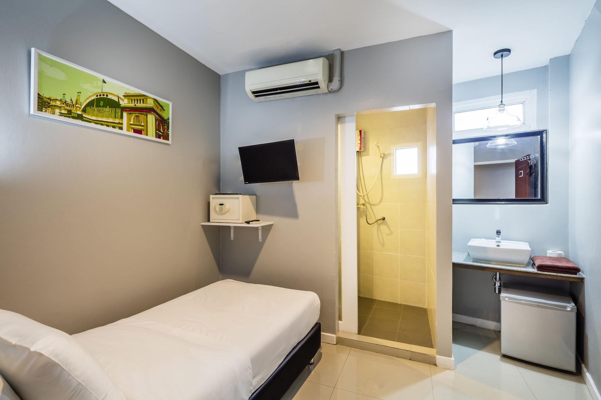 At Hua Lamphong Hotel Bangkok Exterior photo