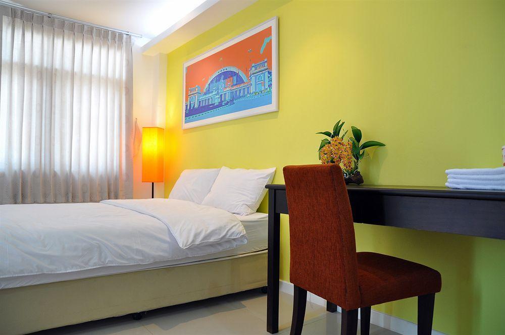 At Hua Lamphong Hotel Bangkok Exterior photo
