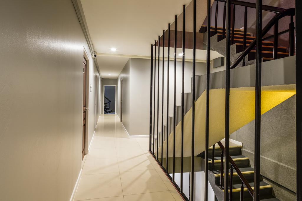 At Hua Lamphong Hotel Bangkok Exterior photo