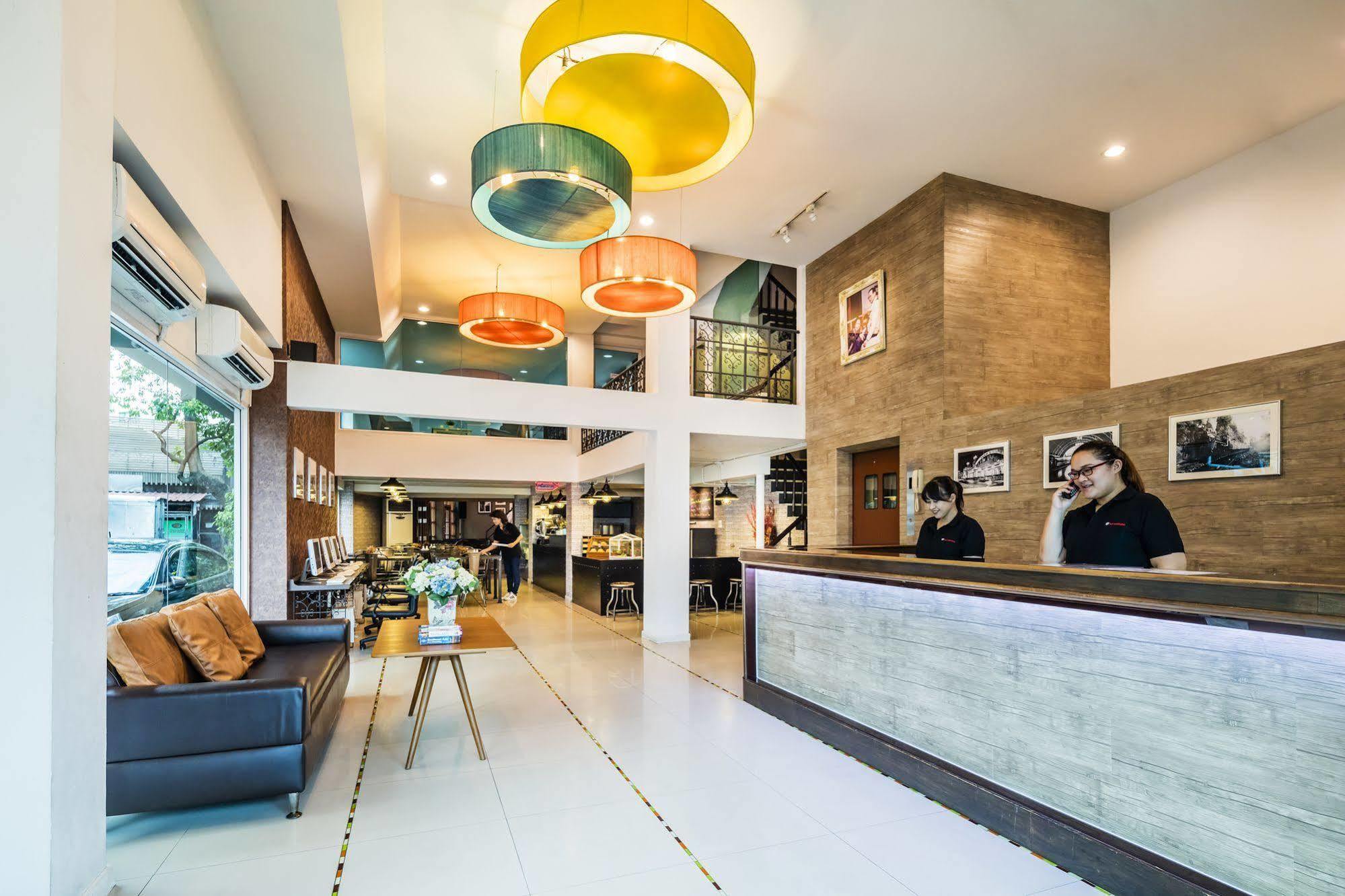 At Hua Lamphong Hotel Bangkok Exterior photo